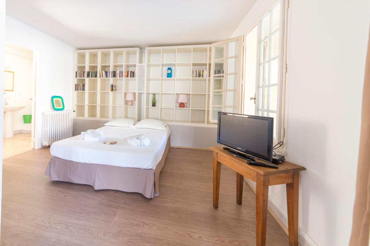 Appartement De Charme - Vue Sur Remparts - Wifi Gratuit - Parking Payant A Proximite Αβινιόν Εξωτερικό φωτογραφία